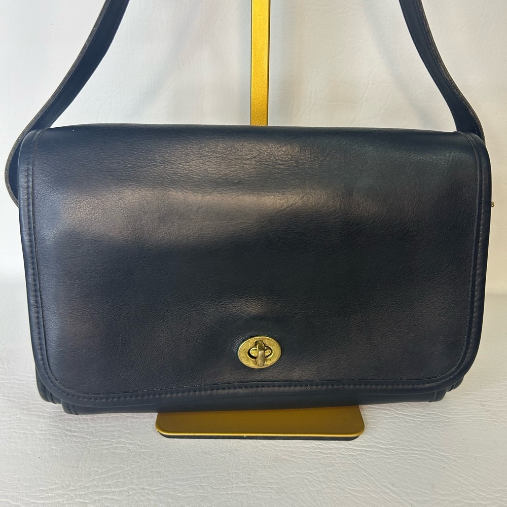 Coach Vintage 9812 Ridgefield Flap
Turn Lock Crossbody Leather Bag Black
USA - Picture 2 of 16